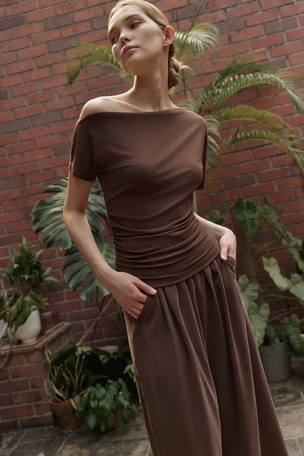 EVONNE ASYMMETRIC OFF SHOULDER TOP