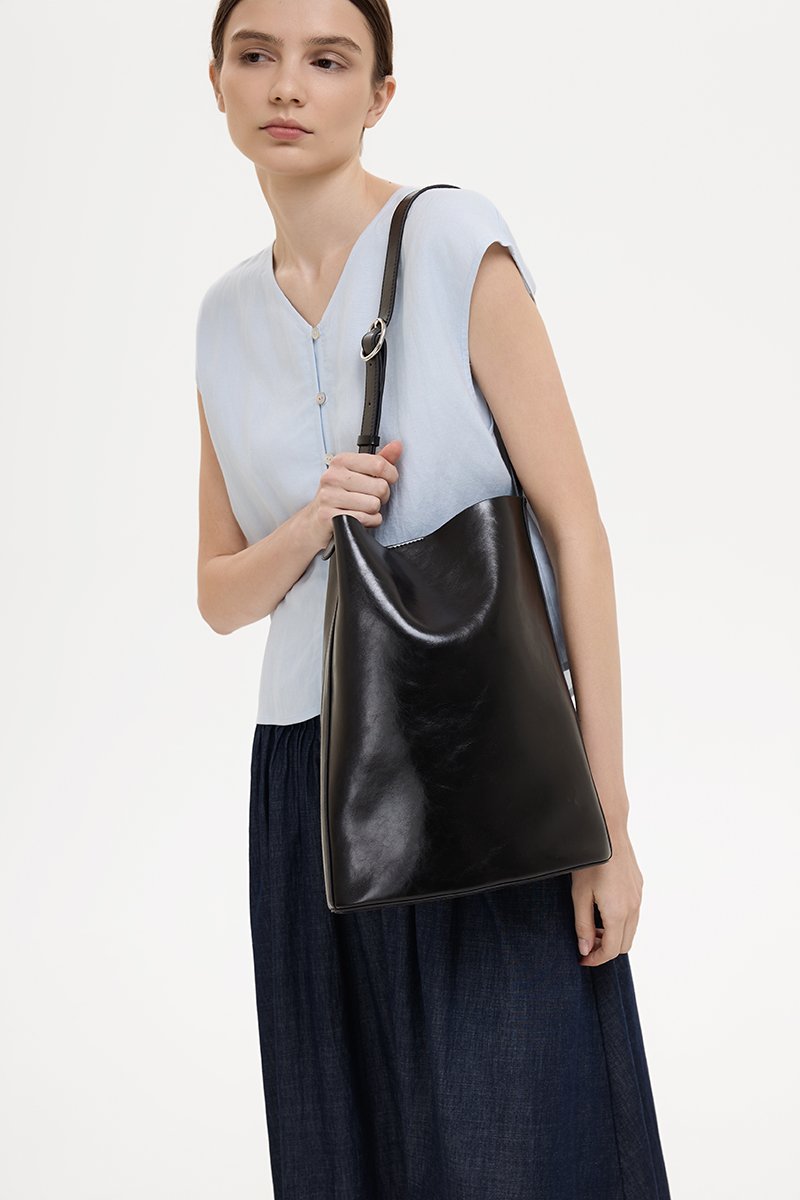 RUELLE LEATHER BUCKET BAG