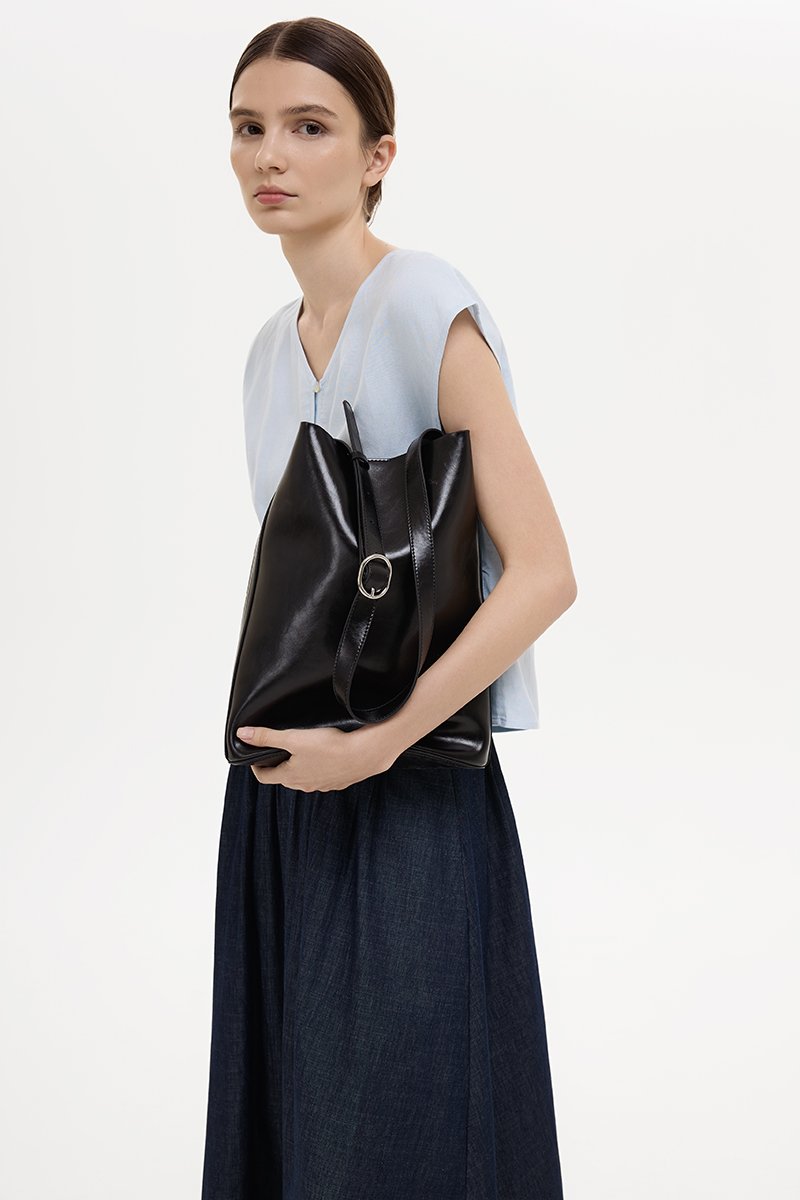 RUELLE LEATHER BUCKET BAG