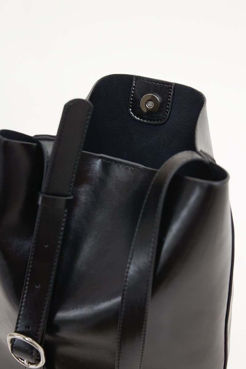RUELLE LEATHER BUCKET BAG