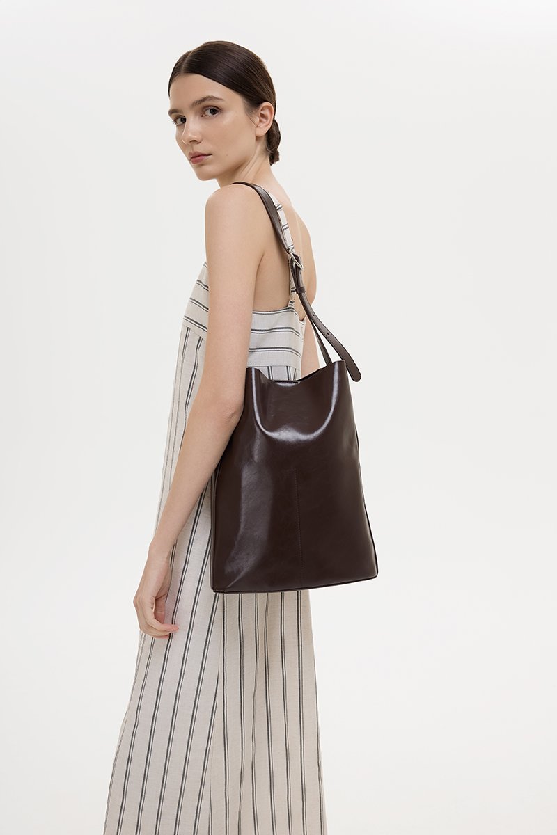 RUELLE LEATHER BUCKET BAG