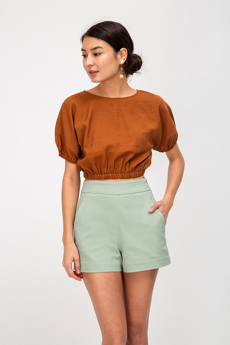 LEIA BASIC HIGHWAIST SHORTS