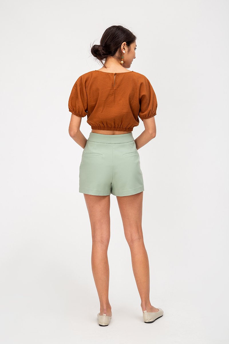 LEIA BASIC HIGHWAIST SHORTS