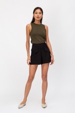 HOLLY SLANT POCKET SHORTS