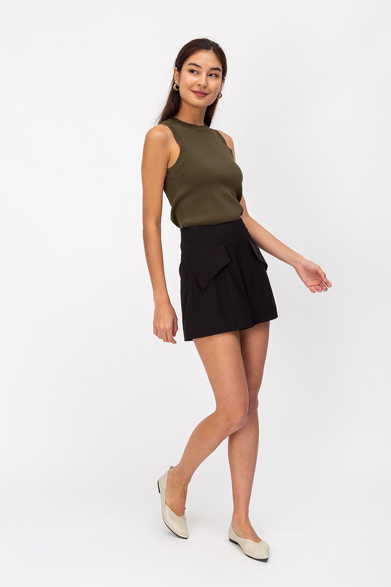HOLLY SLANT POCKET SHORTS
