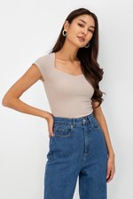 SORELLE DIAMOND NECKLINE KNIT TOP