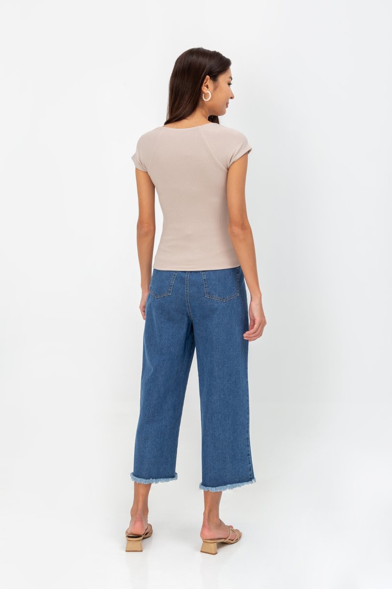 SORELLE DIAMOND NECKLINE KNIT TOP