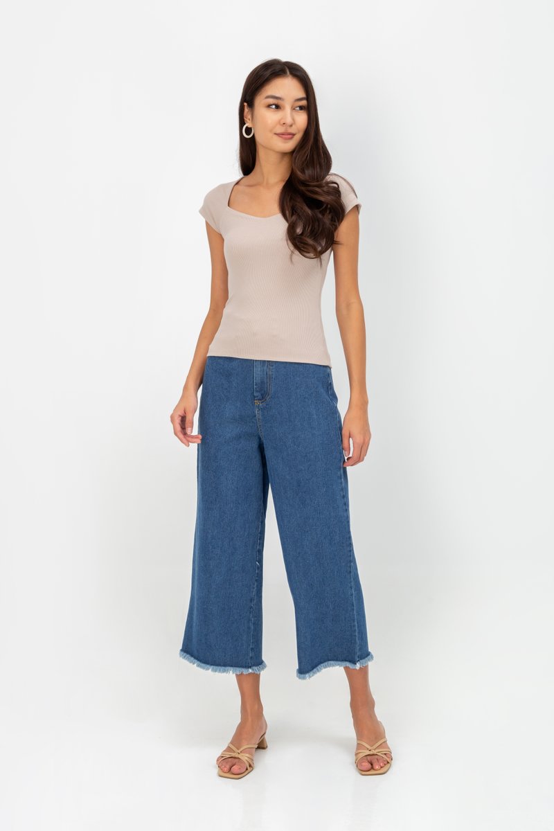 SORELLE DIAMOND NECKLINE KNIT TOP
