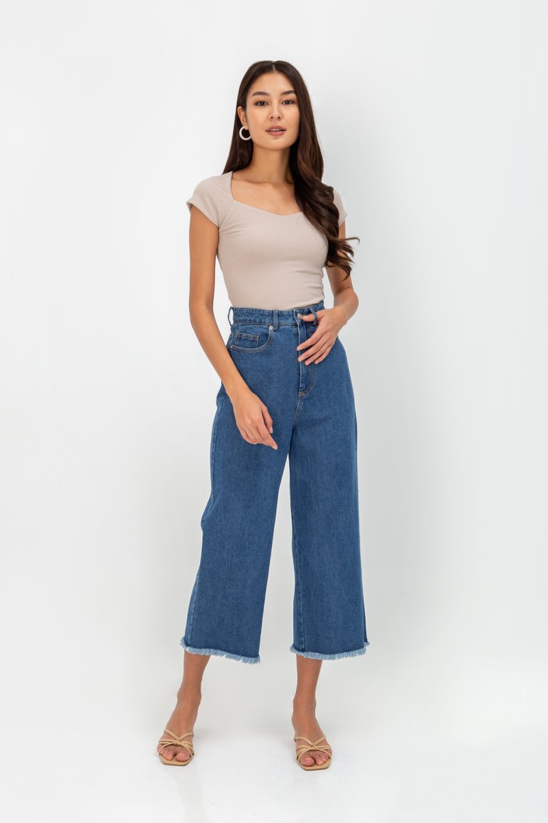 SORELLE DIAMOND NECKLINE KNIT TOP