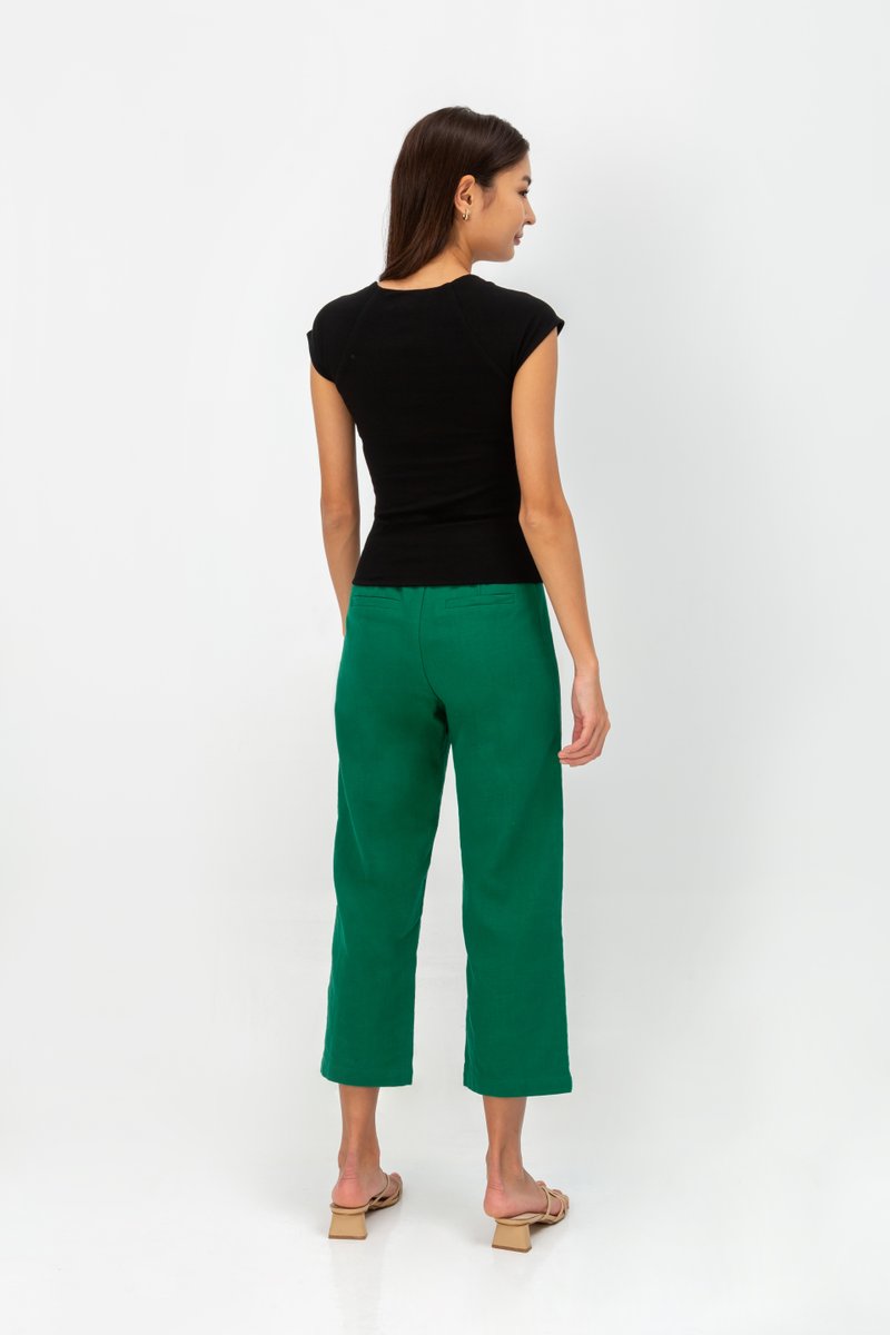 SORELLE DIAMOND NECKLINE KNIT TOP
