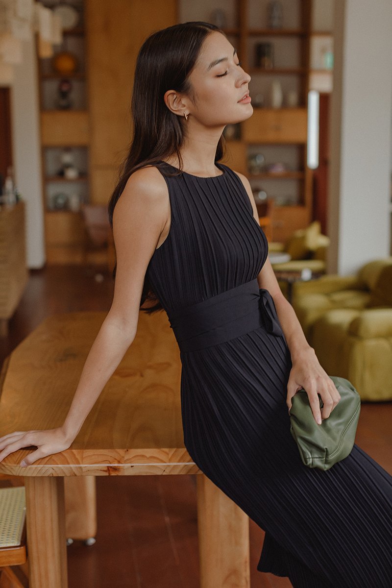 ZANIA PLEATED MIDI COLUMN DRESS W BELT