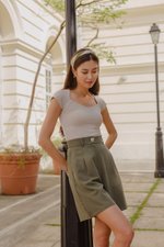 SORELLE DIAMOND NECKLINE KNIT TOP