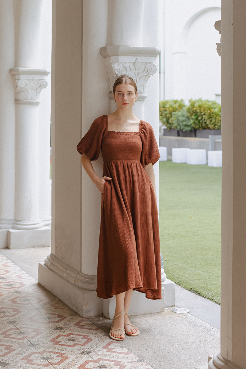 *BACKORDER 2* CASIE PUFF SLEEVE SMOCKED MIDI DRESS