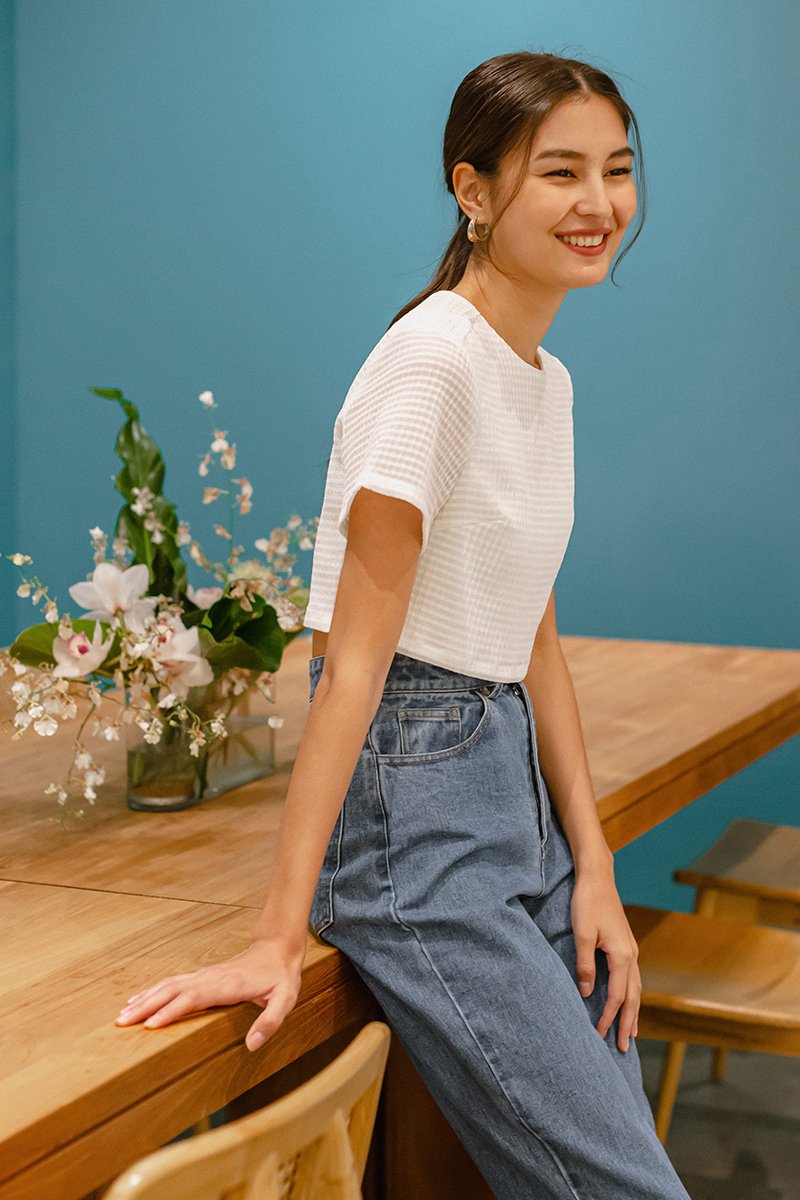 LERANE TEXTURED BOXY CROP TOP