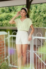 ADAHLIA V NECK BUTTONDOWN MUSLIN TOP