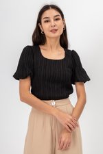 LICIA TEXTURED SCOOP NECK PUFF SLEEVE TOP