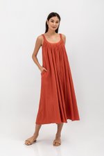 FAWN MUSLIN SCOOP NECK FLARED MAXI DRESS W SASH