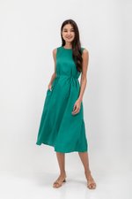ADEENA BACK PLEAT MIDI DRESS W SASH