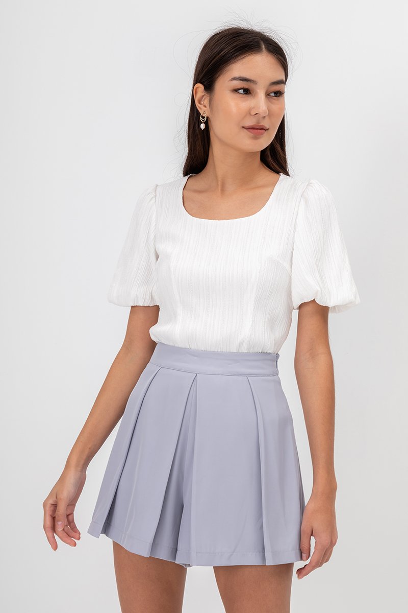 LICIA TEXTURED SCOOP NECK PUFF SLEEVE TOP