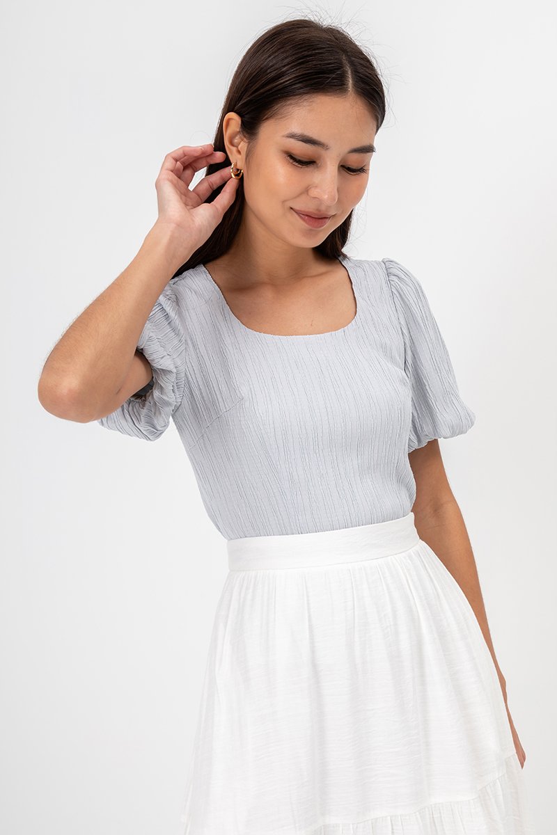 LICIA TEXTURED SCOOP NECK PUFF SLEEVE TOP
