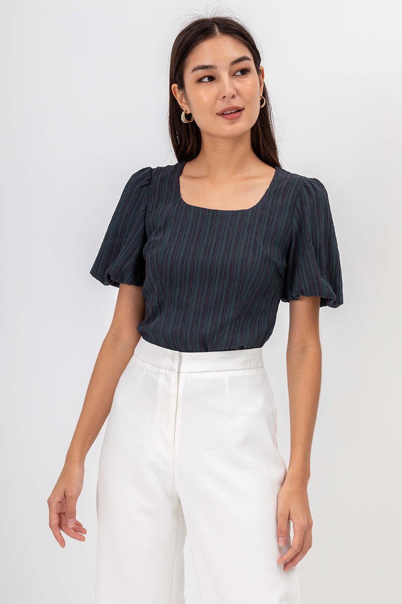 LICIA TEXTURED SCOOP NECK PUFF SLEEVE TOP