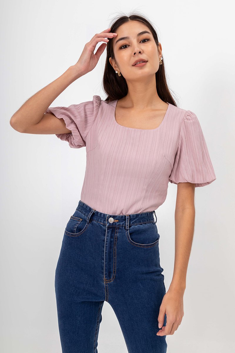 LICIA TEXTURED SCOOP NECK PUFF SLEEVE TOP