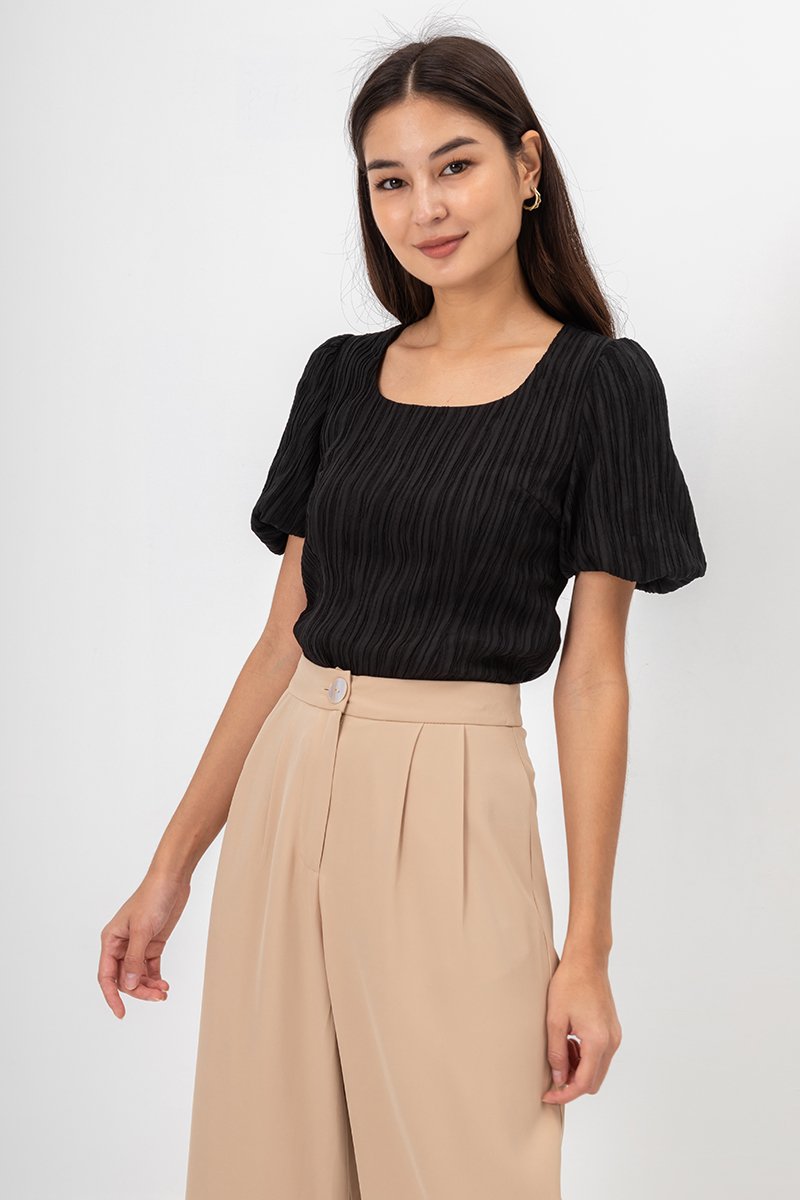 LICIA TEXTURED SCOOP NECK PUFF SLEEVE TOP