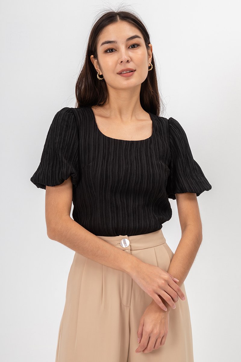 LICIA TEXTURED SCOOP NECK PUFF SLEEVE TOP