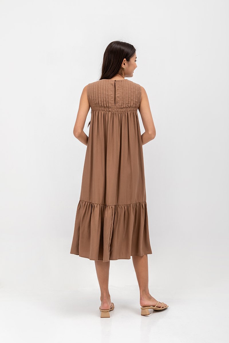 ADEENA BACK PLEAT MIDI DRESS W SASH