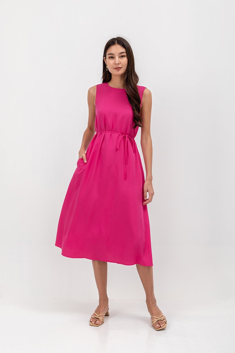 ADEENA BACK PLEAT MIDI DRESS W SASH