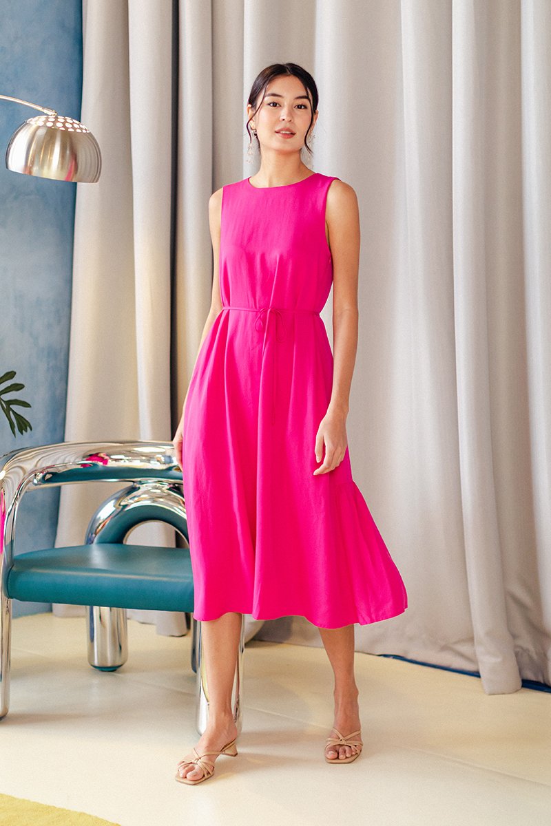 ADEENA BACK PLEAT MIDI DRESS W SASH