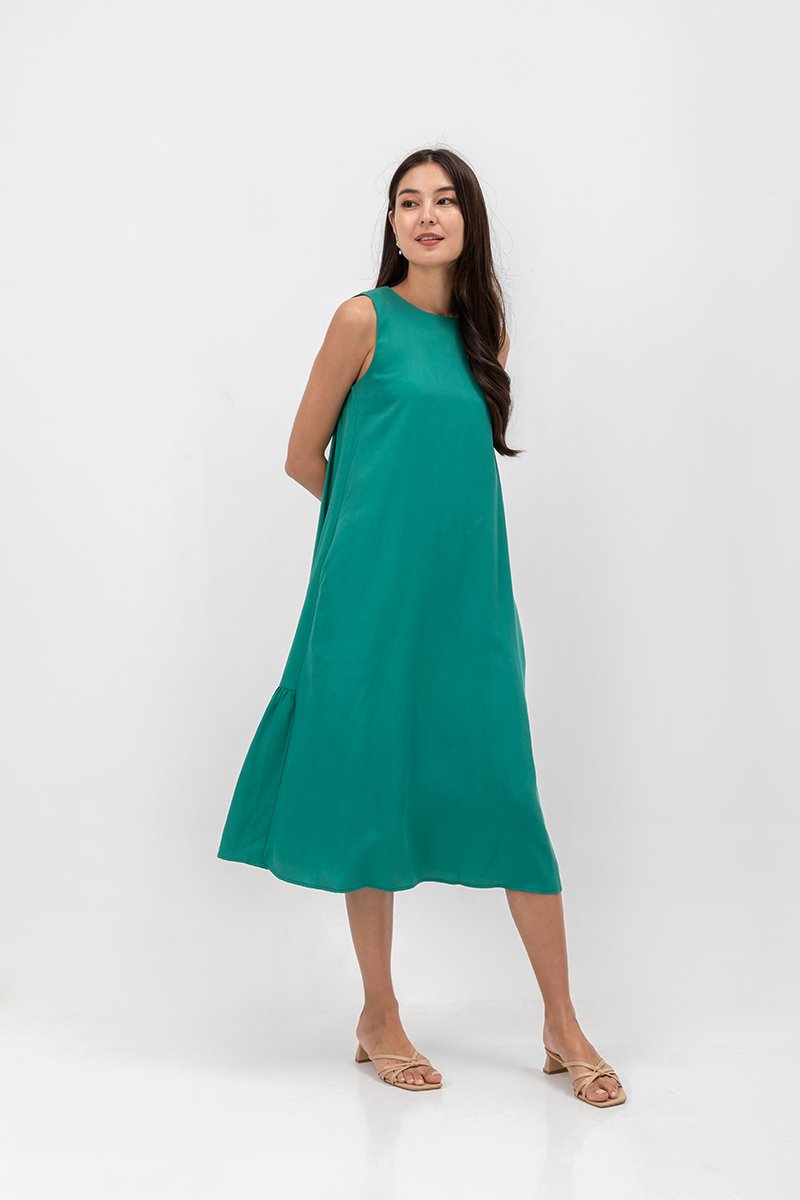 ADEENA BACK PLEAT MIDI DRESS W SASH